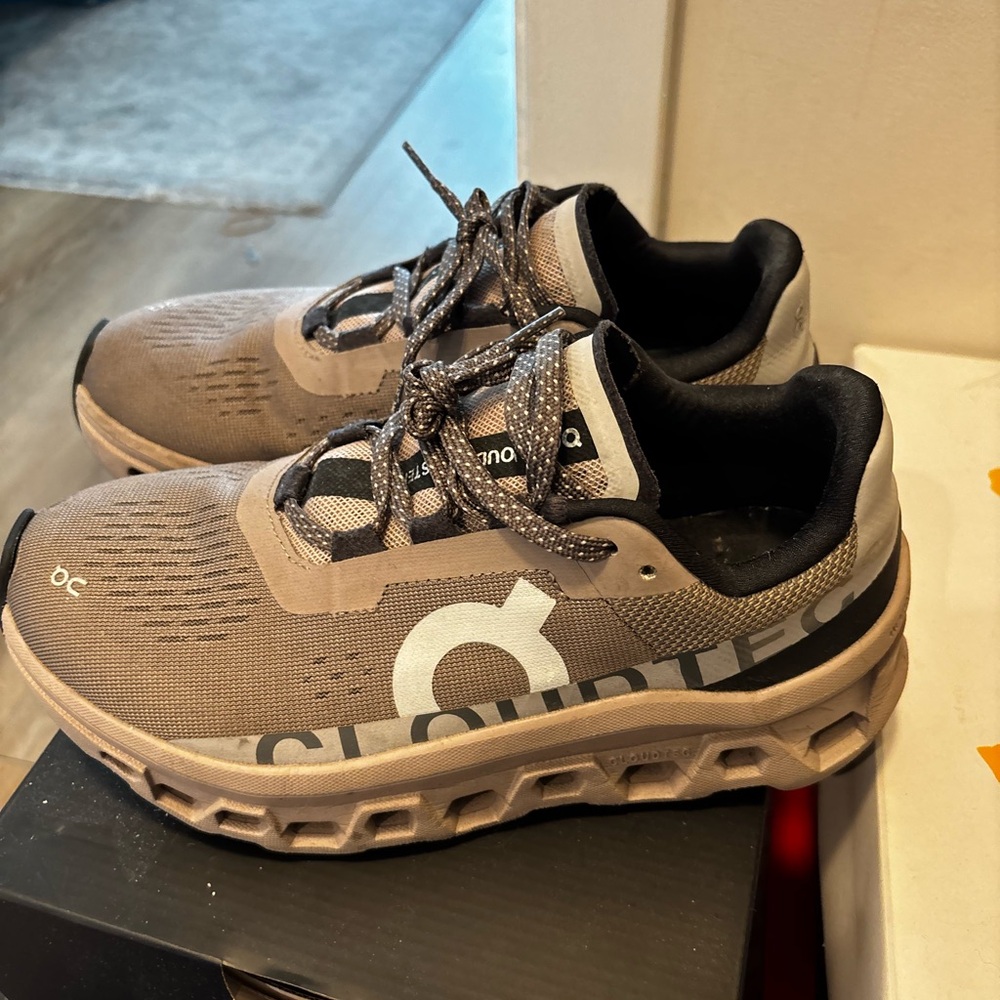ON Cloudmonster Running Shoes